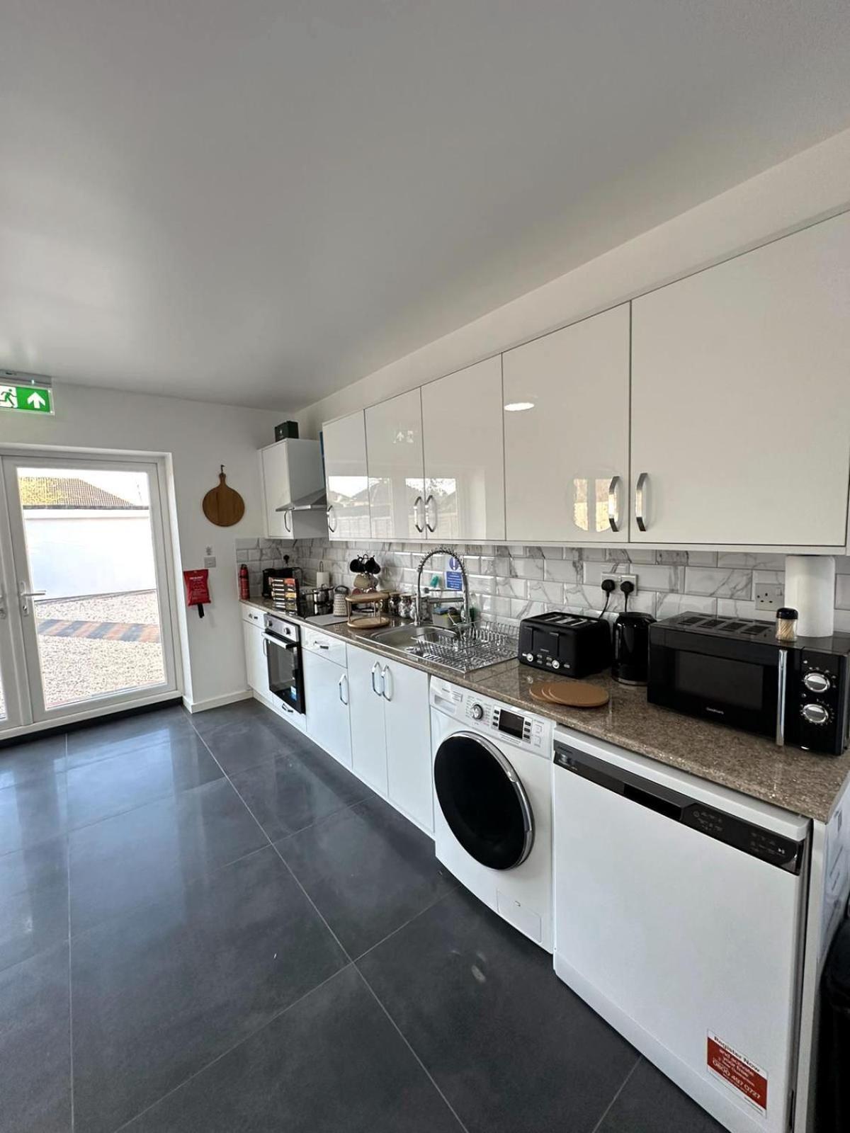 Newmarket Road Studios And Suites By Tas Accommodations Cambridge Zewnętrze zdjęcie
